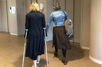 Nieuwe halve knie of heupprothese voor vitale patiënten in dagbehandeling