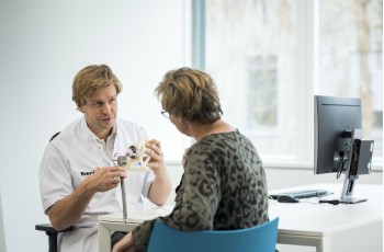 Stan-Antoine Bell groot voorstander van heupoperatie via voorste benadering  “Sneller op de been dankzij spiersparende operatie”